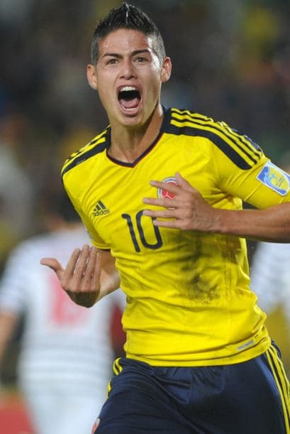 El goleador posó para la revista en su natal Colombia después de su actuación estelar en la Copa Mundial.