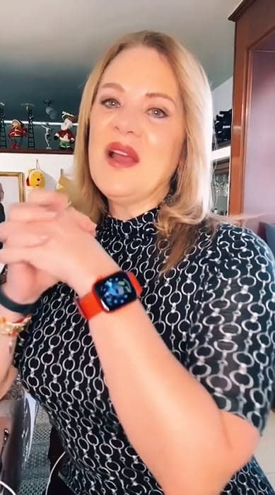 El único punto en que "le pega" es por su hijo: "Quiero 
<b><a href="https://www.univision.com/famosos/erika-buenfil-y-su-hijo-nicolas-le-siguen-los-pasos-literalmente-a-gabriel-soto-y-sus-ninas-video" target="_blank">estar muy bien para él</a></b>, me mantengo muy bien. Esta soy, me puedo arreglar, lo que tú quieras", le dijo a Odyn Dupeyrón en una entrevista para su canal de YouTube. 
<br>