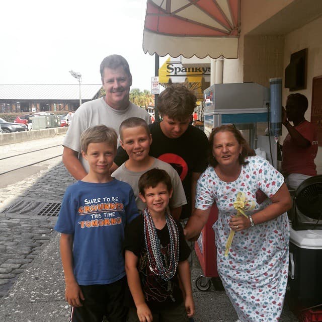 Luego, salió en búsqueda de sonrisas.