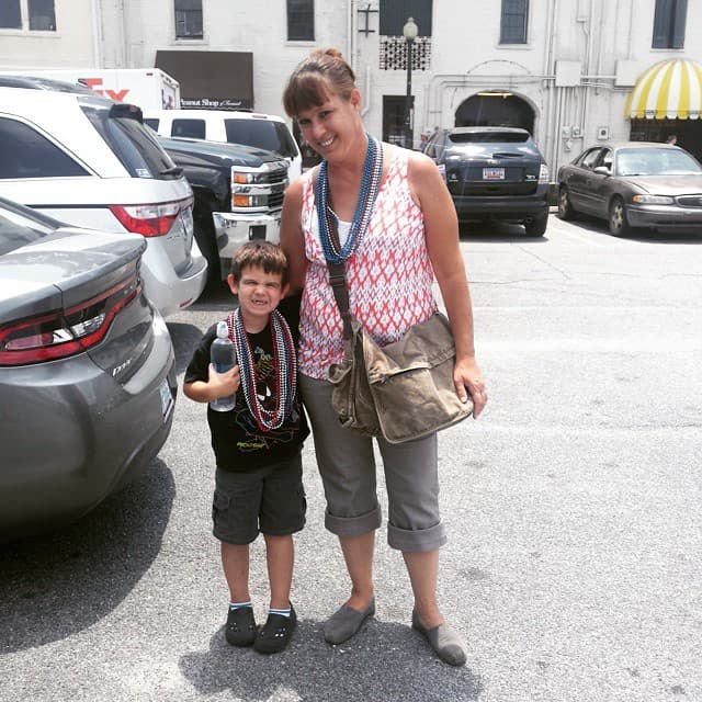 Jaden Hayes perdió a sus padres, y eso lo motivó a querer hacer sonreír al mundo.