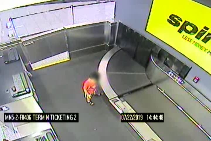 El incidente se registró este lunes cuando un oficial de la
<a href="https://www.tsa.gov/" target="_blank">Administración de Seguridad de Transporte (TSA) </a>reportó a policías de Atlanta que un menor había llegado al cuarto de equipaje de la terminal aérea tras caerse por la cinta.