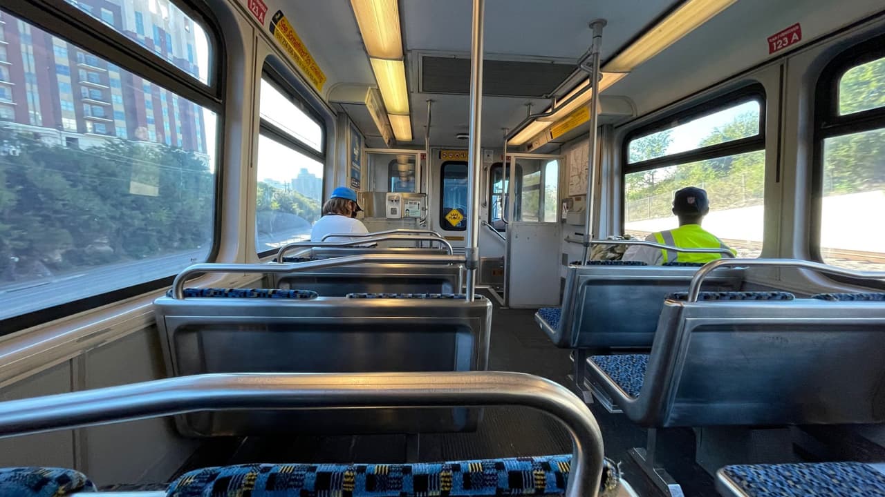 <h3 class="cms-H3-H3">Qué debe hacer ahora</h3> Las nuevas tarifas aparecerán en la aplicación GoPass, en el sitio web oficial y en las máquinas de boletos 
<b>antes del 1 de marzo. </b>
<br>👉🏻 Si usted usa pase regional,
<b> revise cuánto viaja al mes y haga números. </b>
<br>Tres dólares menos por día pueden parecer poco. Pero en un año, 
<b>pueden marcar diferencia. </b>