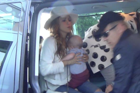 Así subieron a su camioneta.