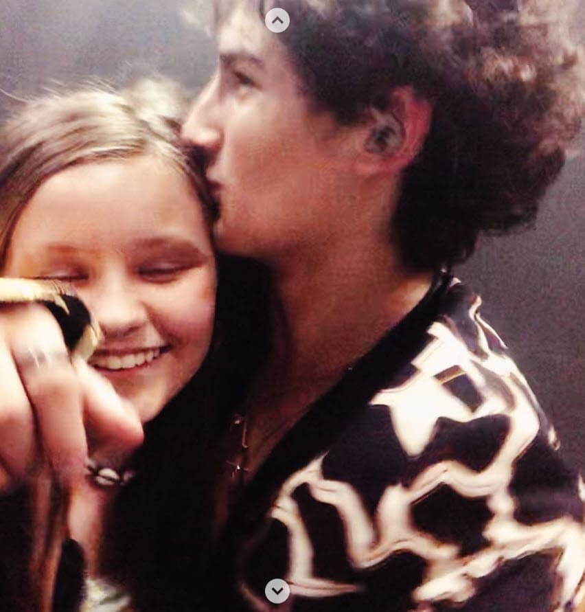 "Wow, sin duda el mejor concierto del mundo Emilio Osorio", escribió Isabella Tena, "
<b><a href="https://www.instagram.com/p/B5QWVailMK8/" target="_blank">me hiciste cantar, bailar, brincar</a></b>, reír, llorar y disfrutar. Te quiero muchísimo, gracias por el concierto de mi cantante favorito. Ahora sí que grité como una fan más, bueno obvio fan número 1". 
<br>