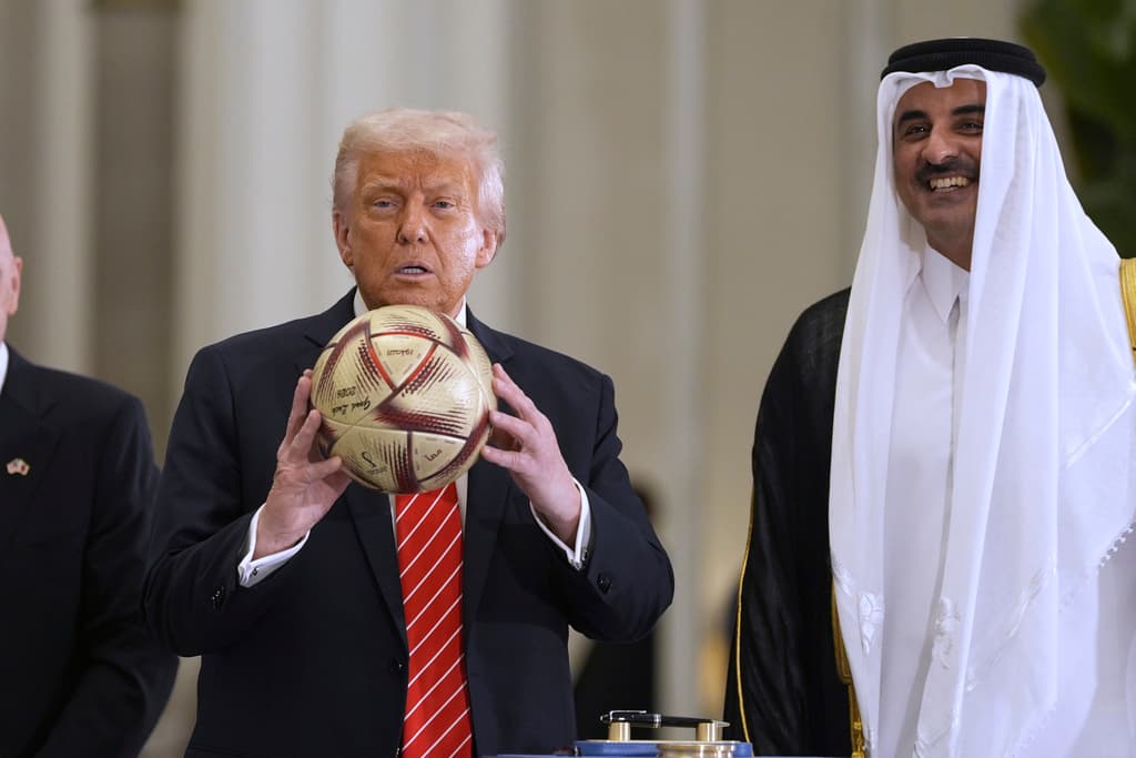 Trump junto al emir de Catar, Sheikh Tamim bin Hamad Al Thani.