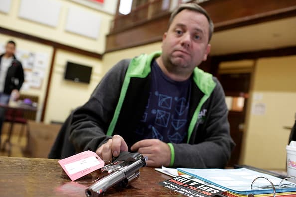 También el número de tiroteos ha sobrepasado los números del año pasado. Hasta la segunda semana de noviembre del 2016 se habían registrado más de 
<b>3,165 tiroteos </b>en Chicago.