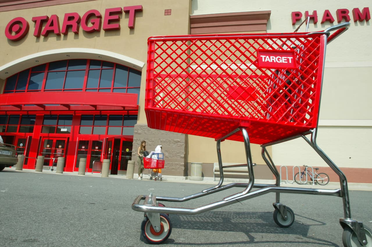 <b>Target: </b>Todas las devoluciones y cambios en Target se suspenderán entre el 26 de marzo hasta el 26 de abril. Target publicó que esto es debido a precaución, tanto para los invitados como para los miembros del equipo.
<br>
<br> Consulte la
<b><a href="https://help.target.com/help/subcategoryarticle?childcat=Return+policy&parentcat=Returns+%26+Exchanges&searchQuery=search+help&clkid=3ecea542N857111eaa13242010a246c12&lnm=143415&afid=Krazy%20Coupon%20Lady%2C%20LLC&ref=tgt_adv_xasd0002" target="_blank">política de devolución de Target actual.</a></b>