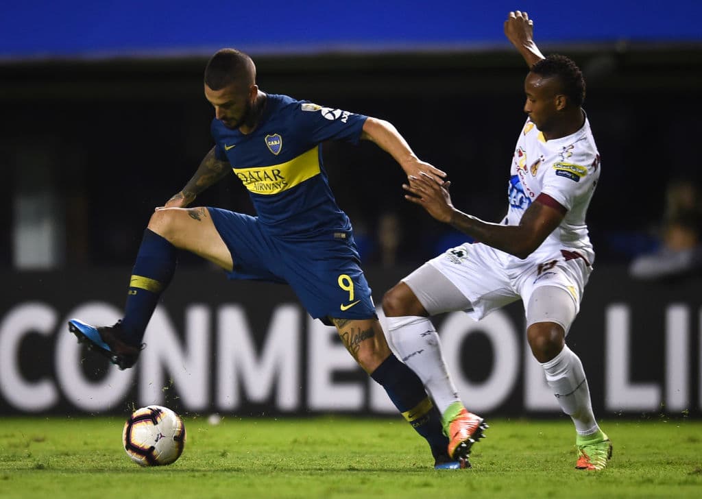 Según informaciones, Benedetto es del agrado de Frederic Massara, el nuevo director deportivo de la AS Roma, quien se puso en contacto con su contraparte de Boca, Nicolás Burdisso, para negociar por el delantero examericanista y con experiencia en la selección de Argentina.