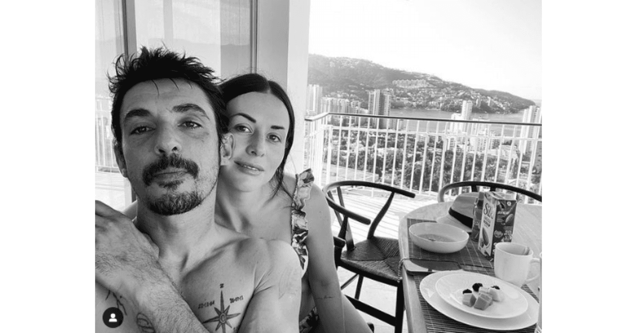 Alberto señaló que son muy independientes a la hora de trabajar: "Cada uno tiene su propia historia dentro del proyecto donde se crearán historias en los meses que convivimos [en el set]". 
<br>