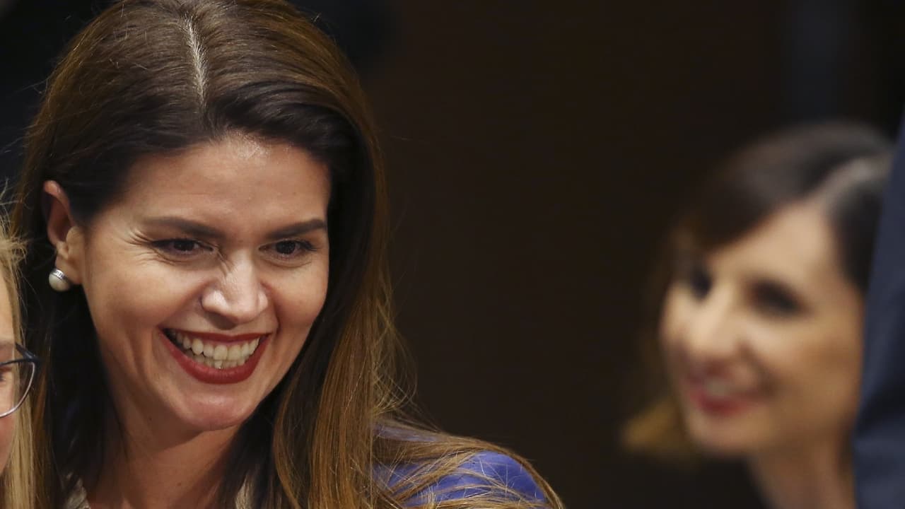 Grupo busca firmas para destituir a la alcaldesa de Tucson por obligar el uso de mascarillas