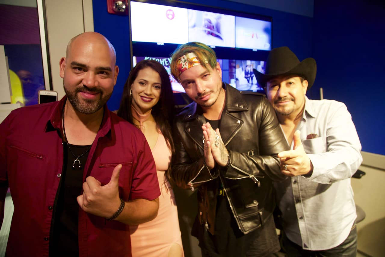 En miami al lado de 
<a href="https://www.facebook.com/JBalvinOficial/">J Balvin.</a>