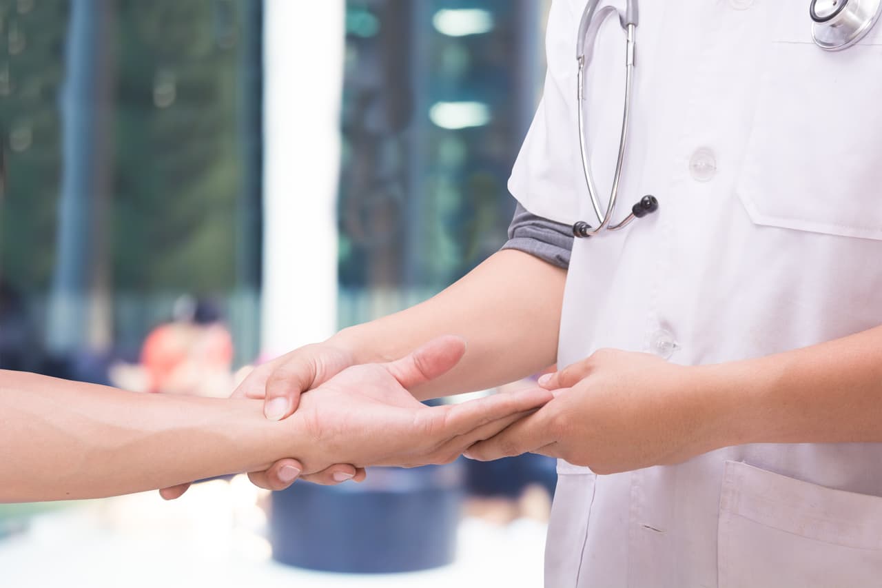 <b>Mejora la circulación. </b>El sedentarismo, el tabaco, los azúcares, la dieta alta en grasas, el estrés, entre otros factores, provocan que la sangre se haga más espesa y no circule con la fluidez con la que debería, lo que podría traer problemas a tu salud. El donar contribuye a contrarrestar estos factores, ya que mejora la circulación de la sangre.