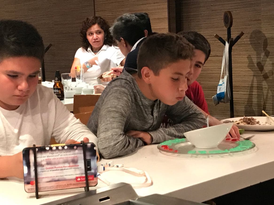 Sin embargo, la actriz espera que en un futuro sus hijos puedan hablar con su padre para obtener las respuestas que ella no ha podido darles.
<br>