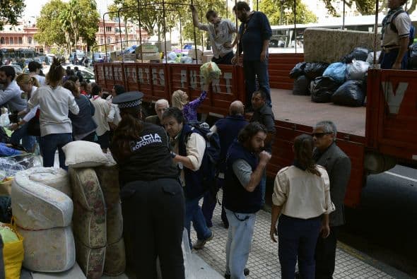 En La Plata, una coqueta ciudad de 900 mil habitantes y con intensa vida estudiantil por su prestigiosa universidad pública, se multiplican los centros de recepción y entrega de donaciones, como el moderno estadio Unico.