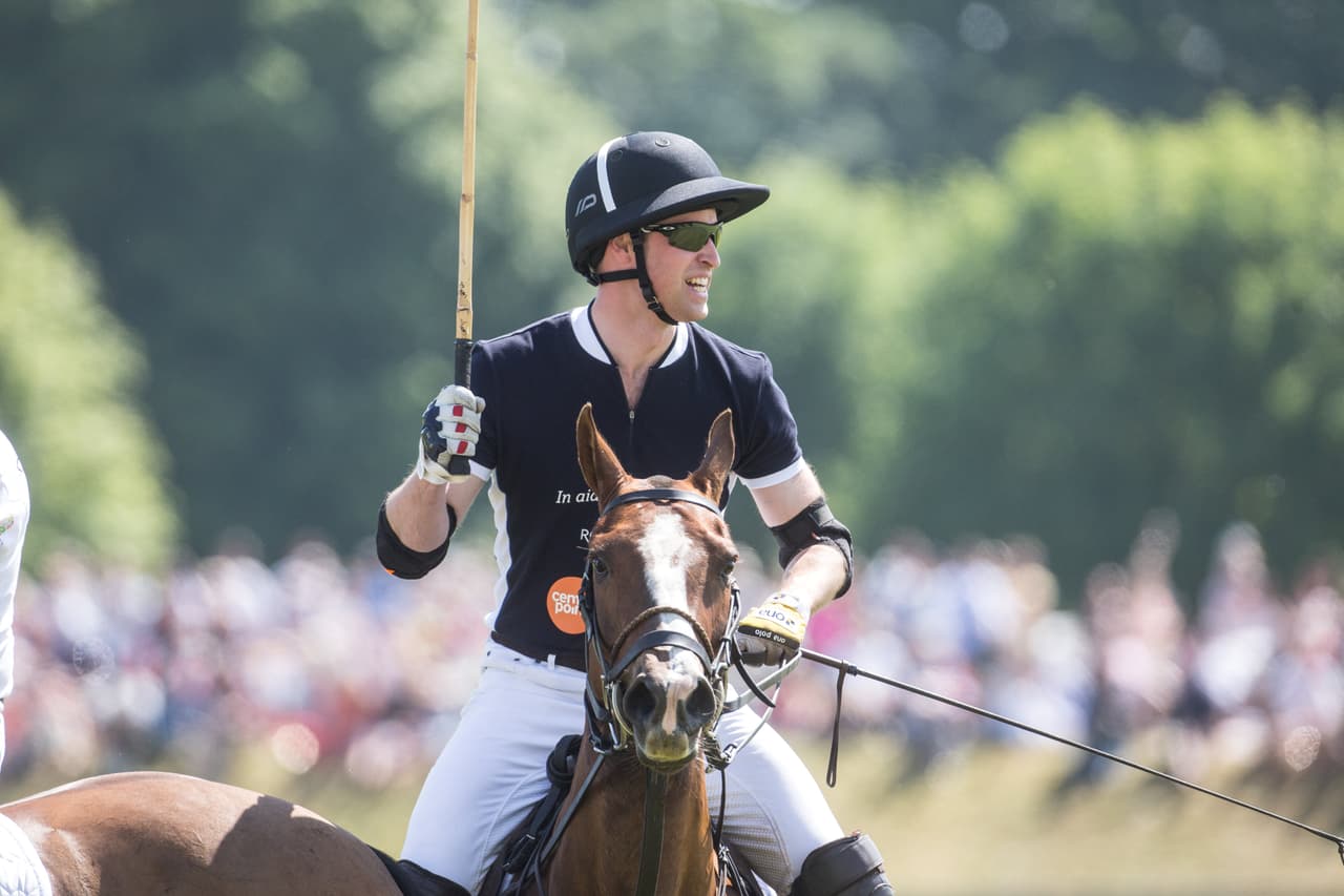 Y mientras sus hijos se robaban el show, el príncipe William intentaba lucirse en el desafío con fines benéficos.