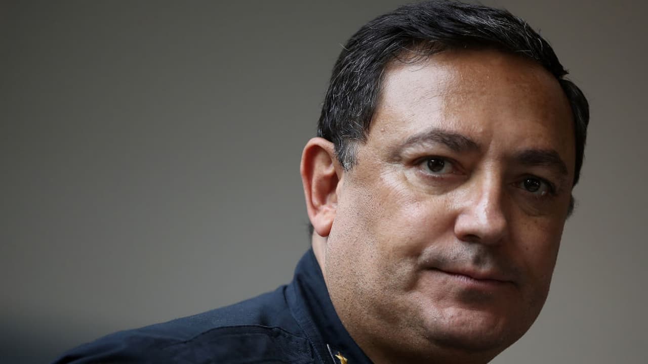 Además, luego que 
<a href="https://www.univision.com/local/miami-wltv/el-nuevo-jefe-de-la-policia-de-miami-arturo-acevedo-asegura-que-no-es-socialista-video">Acevedo fue designado</a>, varios comisionados cuestionaron el proceso de su selección. 
<br>