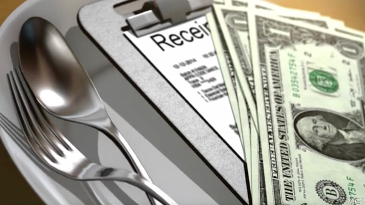 Y si vas a contratar los servicios de un preparador de impuestos, verifica que sea confiable, profesional y autorizado por el gobierno.