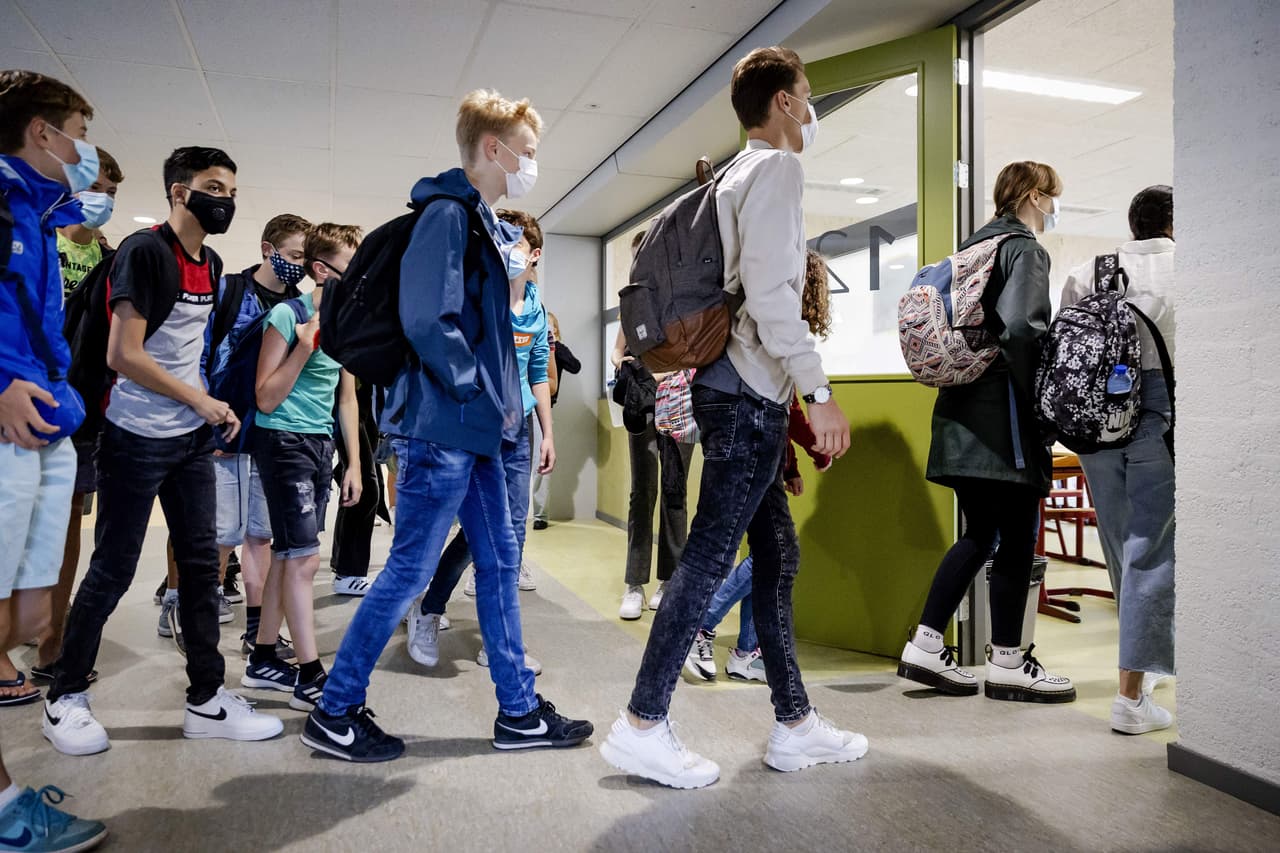 Escuelas públicas de Broward reabren con estrictas medidas para prevenir el coronavirus