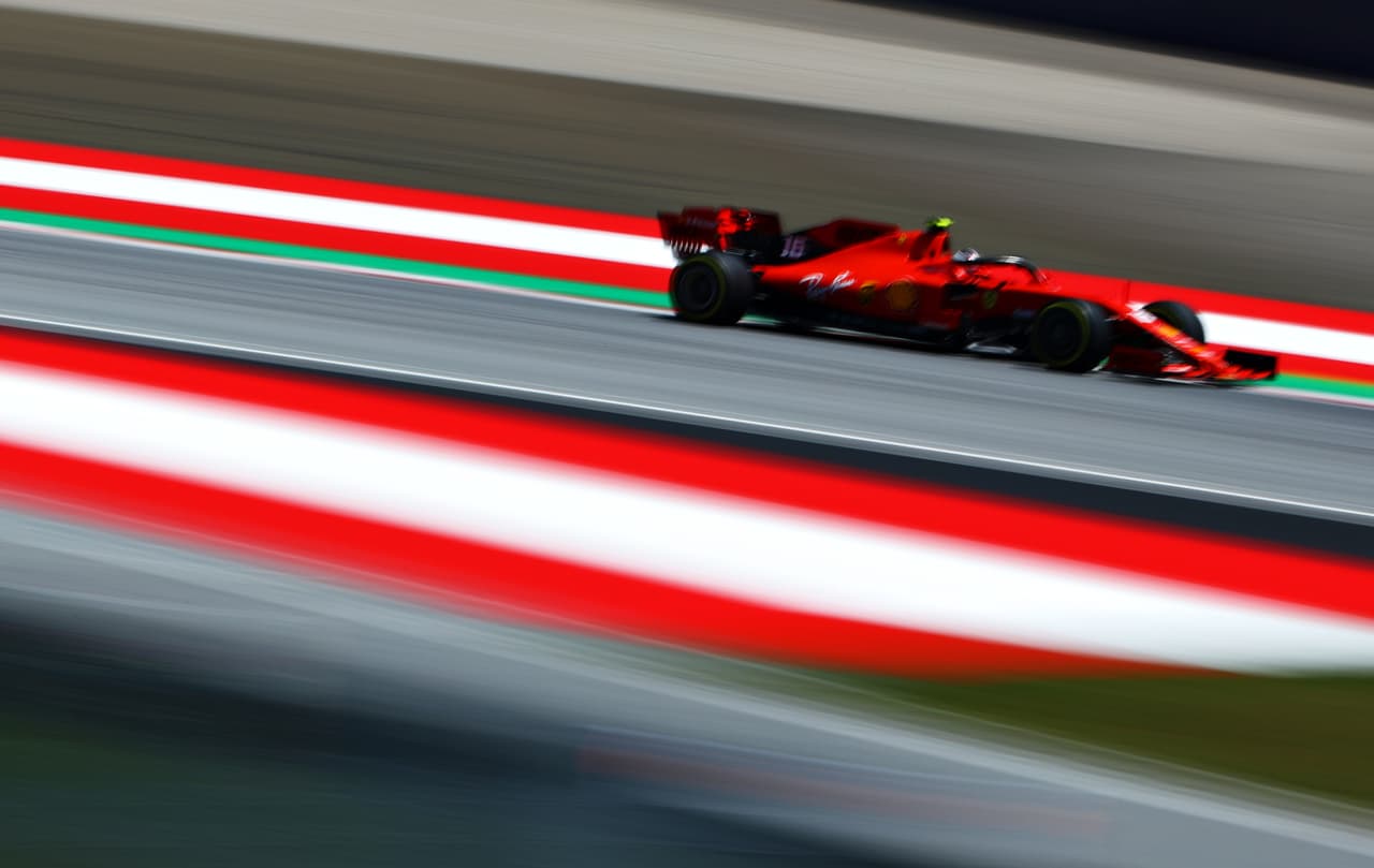 Este viernes los motores se prendieron en el Red Bull Ring, en Spielberg, para dar inicio al Gran Premio de Austria con las primeras dos sesiones libres. Charles Leclerc y Lewis Hamilton fueron los dos más rápidos en una jornada accidentada en la que Max Vertsappen, Valtteri Bottas, Sebastian Vettel, Pierre Gasly, entre otros, tuvieron inconvenientes.