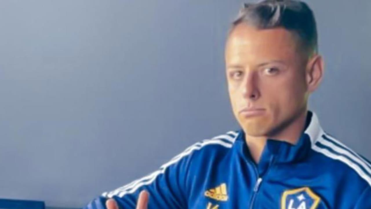 Chicharito publica foto de su recuperación; lesión podría ser seria