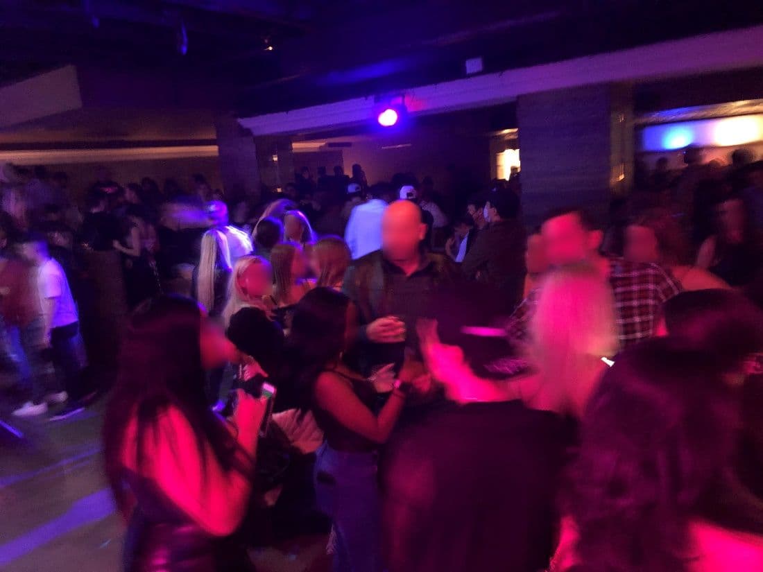 The Vault / All Access fue citado por una supuesta fiesta ilegal en Wicker Park el 29 de noviembre en la cual autoridades dicen que hubo cientos de personas. Nueve citaciones por violar las regulaciones COVID-19 (sobre capacidad en interiores, sin distanciamiento social, sin máscaras), no tener las licencias comerciales.