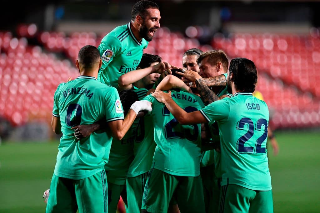 Con goles de Ferland Mendy y Karim Benzema, el Real Madrid se queda a un paso del campeonato de La Liga.