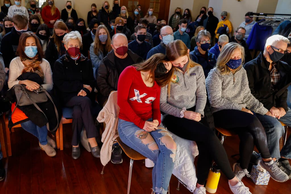 Ceremonia en la Carroll University en Waukesha, por las víctimas del arrollamiento.