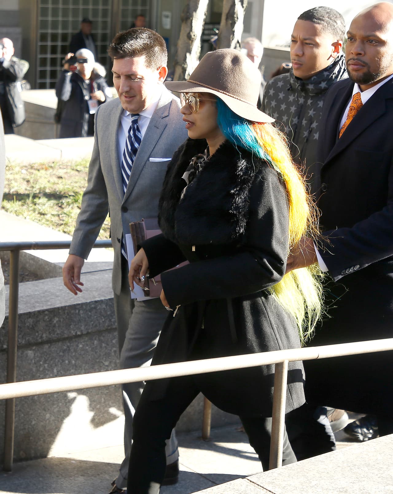 A causa de esta acusación, la rapera de 26 años enfrenta cargos por los delitos menores de
<b>agresión e imprudencia temeraria</b>.