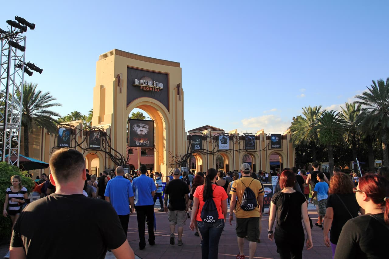 <b>Puesto 6. Universal Studios Florida</b>
<br>
<br>Número de atracciones: 18
<br>
<br>Costo por atracción: 5.92 dólares
<br>
<br>Ubicación: Orlando, Florida
<br>
<br>Sus atracciones están inspiradas en las películas y series de televisión producidas por Universal. Además de
<a href="https://www.universalorlando.com/web/en/us/theme-parks/universal-studios-florida"><u>atracciones mecánicas ofrece espectáculos en vivo</u></a>.