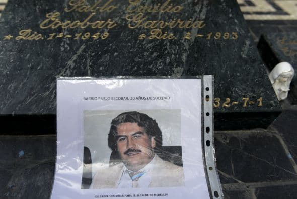 En cada aniversario luctuso cientos de personas visitan su tumba para recordarlo.