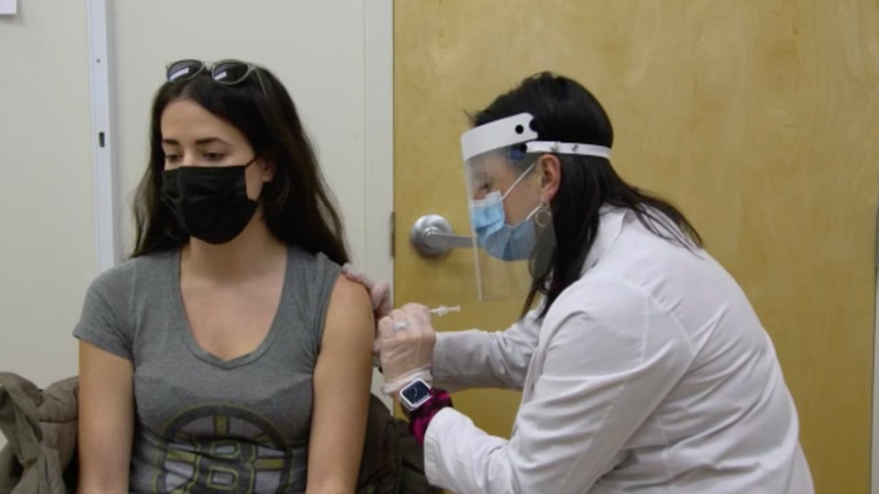 “No es nada que te incumba”: es la respuesta que le dio un paciente al doctor Joseph Varón al preguntarle el porque no se había 
<a href="https://www.univision.com/local/houston-kxln/covid-19-condado-harris-lina-hidalgo-nivel-amenaza-rojo">vacunado</a>.