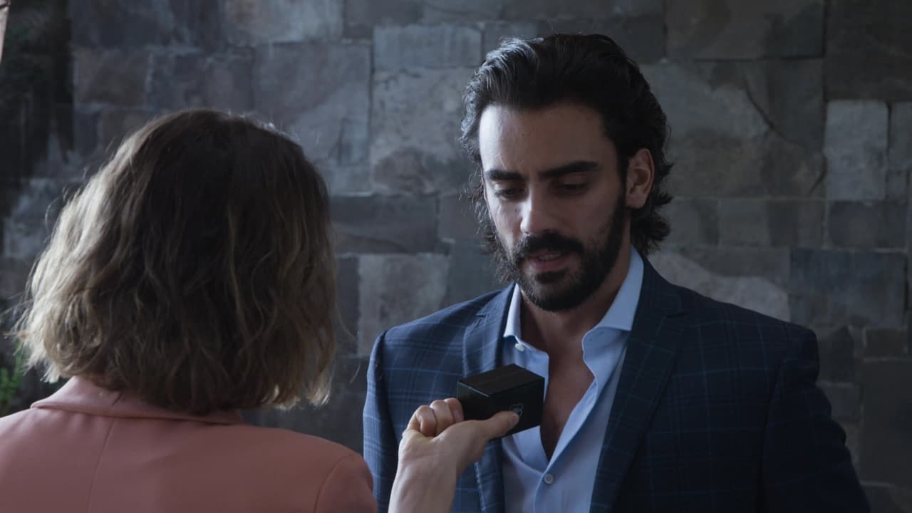 Así lo demostró Leonora cuando, molesta, regresó el costoso anillo que Catalina le envió para que creyera que Alejandro le había agradecido la noche que pasaron.