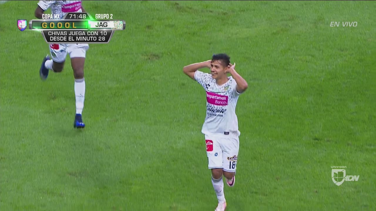 Dieter Villalpando define picando la pelota y marca el segundo de Jaguares