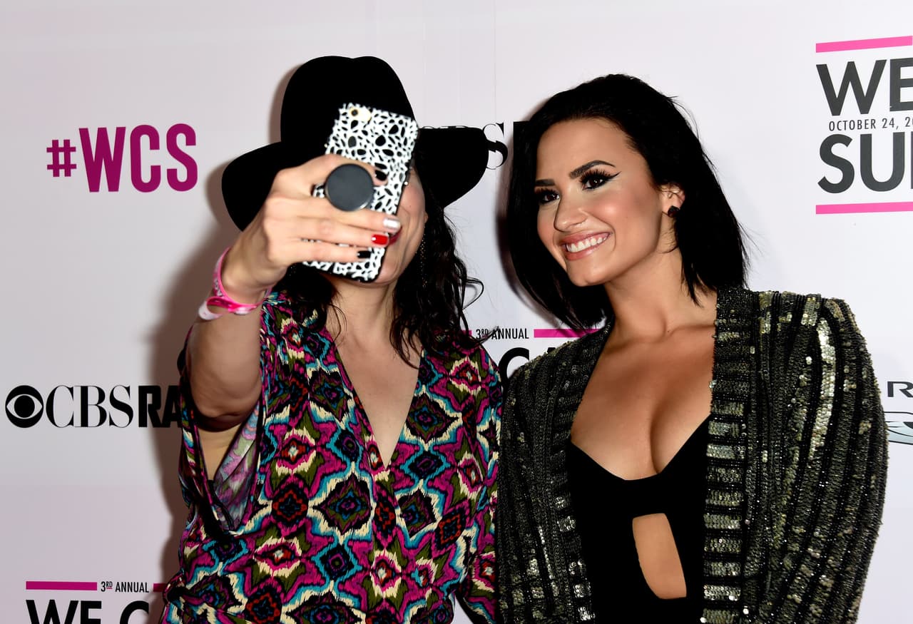 Y siempre es buena hora para tomarse una selfie que capture el momento agregando siempre un hashtag muy ad hoc.