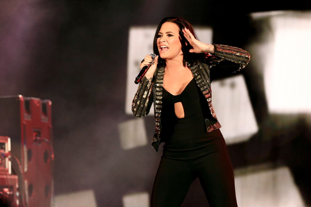 Al igual que Selena esta guapa chica inició su camino como una de las estrellas de Disney y desde muy peque dejó ver sus habilidades como compositora.