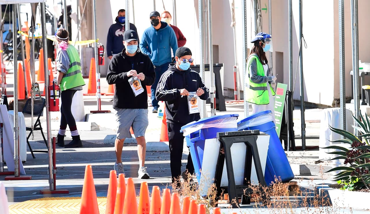 De hecho, los 
<a href="https://www.univision.com/local/los-angeles-kmex/una-senal-muy-preocupante-alcalde-de-los-angeles-advierte-sobre-aumento-de-casos-de-coronavirus-en-los-angeles">casos positivos de coronavirus han aumentado diariamente en un modo acelerado</a>, incluso en el sur de California.