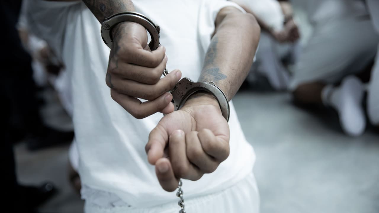 Detalles del informe de HRW sobre torturas a venezolanos en el Cecot: señala a EEUU de complicidad