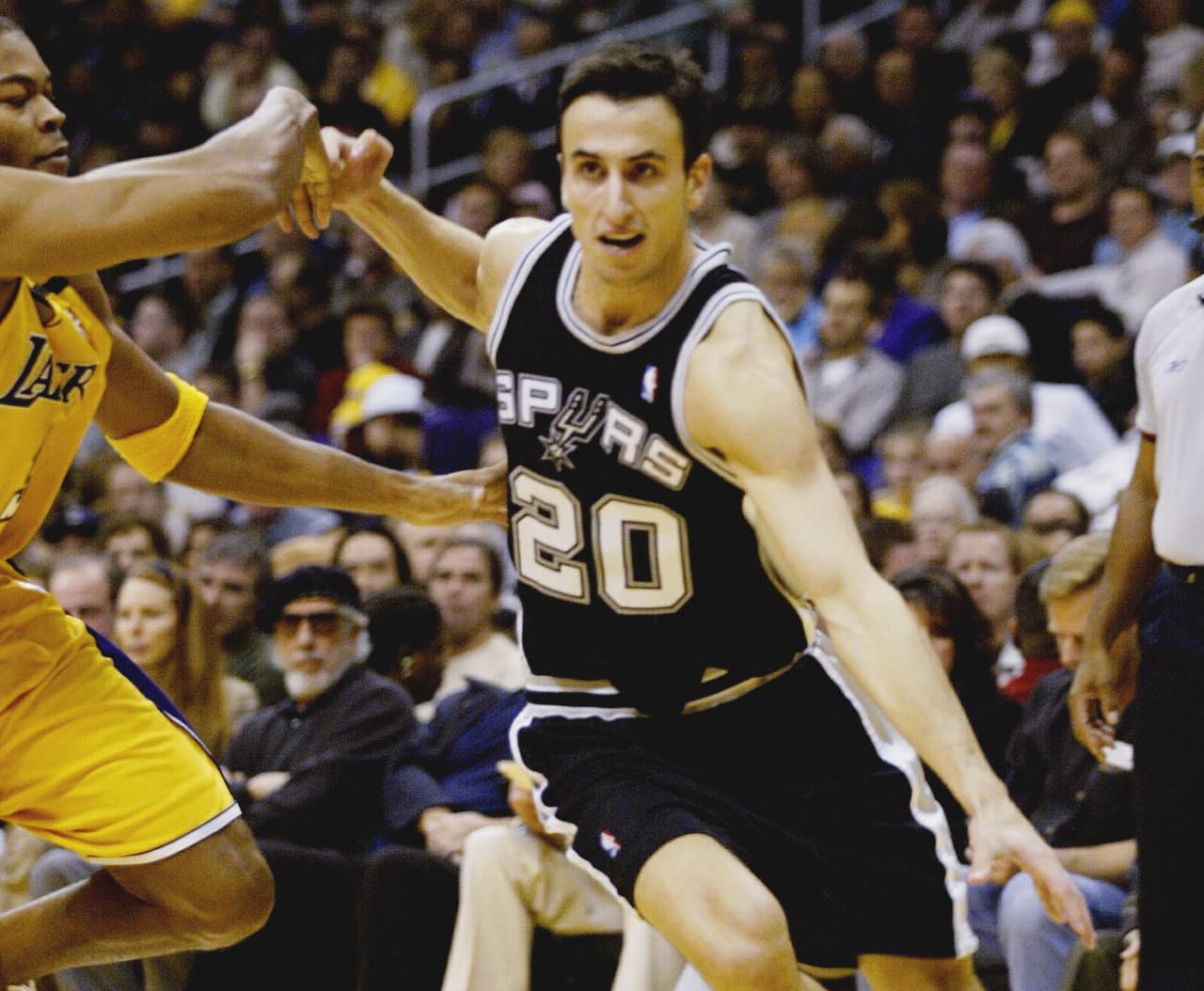 Fue jugando para la selección de Argentina que llegó a los ojos de todos en la Copa Mundial FIBA de Indianápolis. En ese 2002 se consoldió para ser jugador de los Spurs debutando ante los Lakers con siete puntos, cuatro robos, tres asistencias, dos rebotes y un tapón; nada mal.