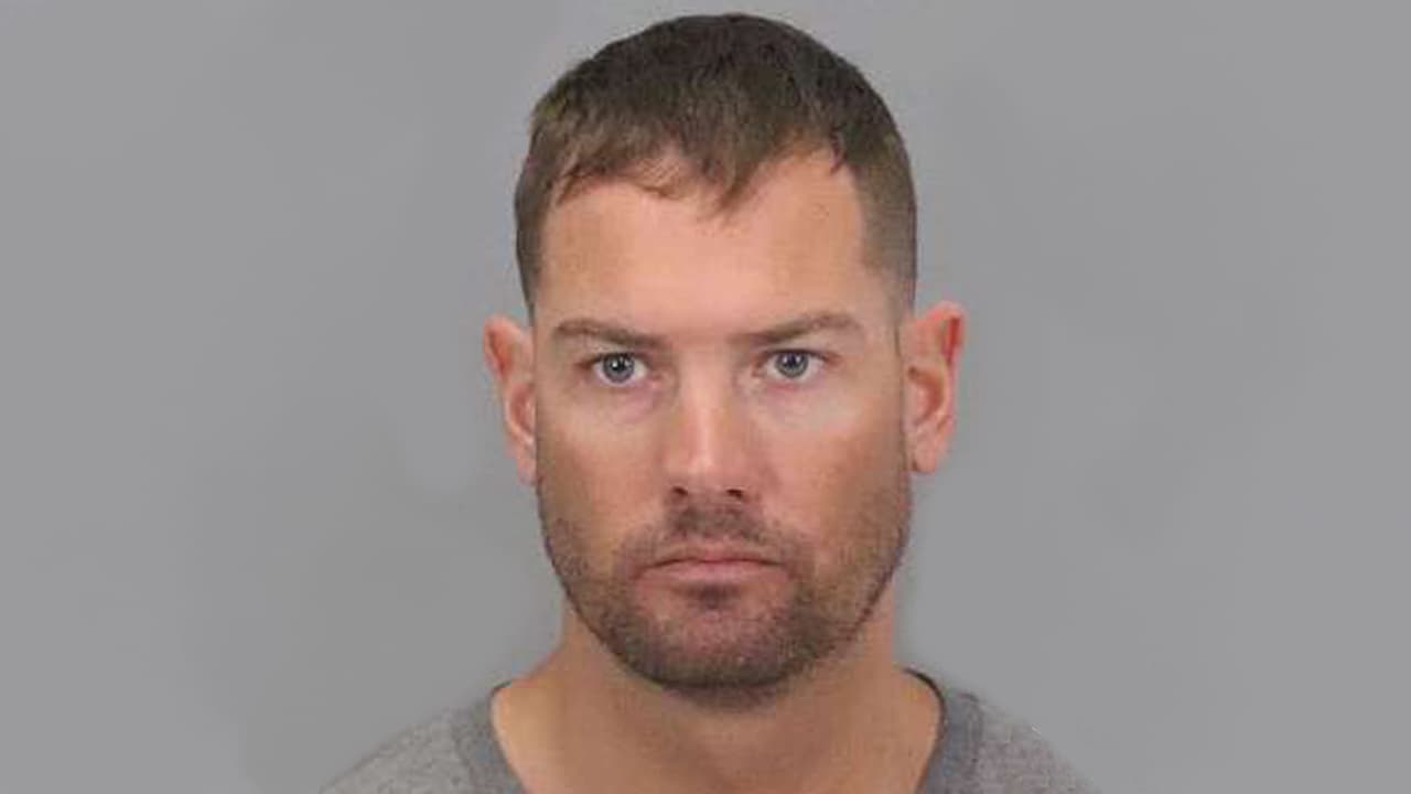 Acusan a policía de California de usar redes sociales para conseguir sexo con una menor de edad