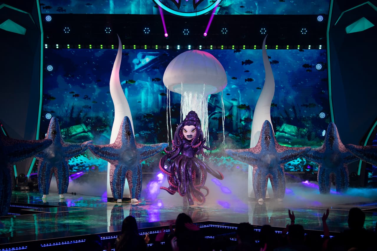 En sus pistass, Pulpo aseguró tener raíces italianas, por lo que la investigadora Yuri indicó que podría ser Lele Pons la personalidad detrás de este disfraz.