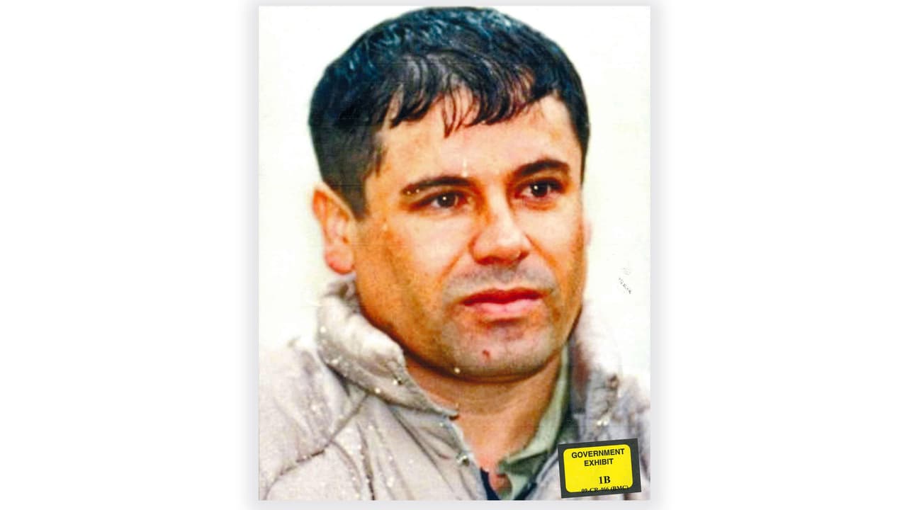 La Fiscalía presentó una prueba autoincriminatoria en el juicio contra Joaquín ‘El Chapo’ Guzmán. De su propia voz, 
<a href="https://www.univision.com/shows/noticiero-univision/el-jurado-escucho-por-primera-vez-la-voz-de-el-chapo-en-el-juicio-contra-el-capo-video"><u>en un video que este grabó</u></a> después de la reunión secreta que tuvo con los actores Kate del Castillo y Sean Penn cuando era un prófugo, el capo mexicano habló desde sus inicios en el narcotráfico y hasta la violencia que genera esta actividad criminal. Afirmó que el narcotráfico inició antes que él y recalcó que no solo ocurría en su país.