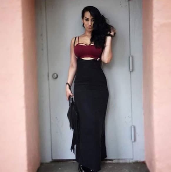 Una herencia de Selena es el bustier, un elemento de color y estilo en este look de Victoria 'La mala'.