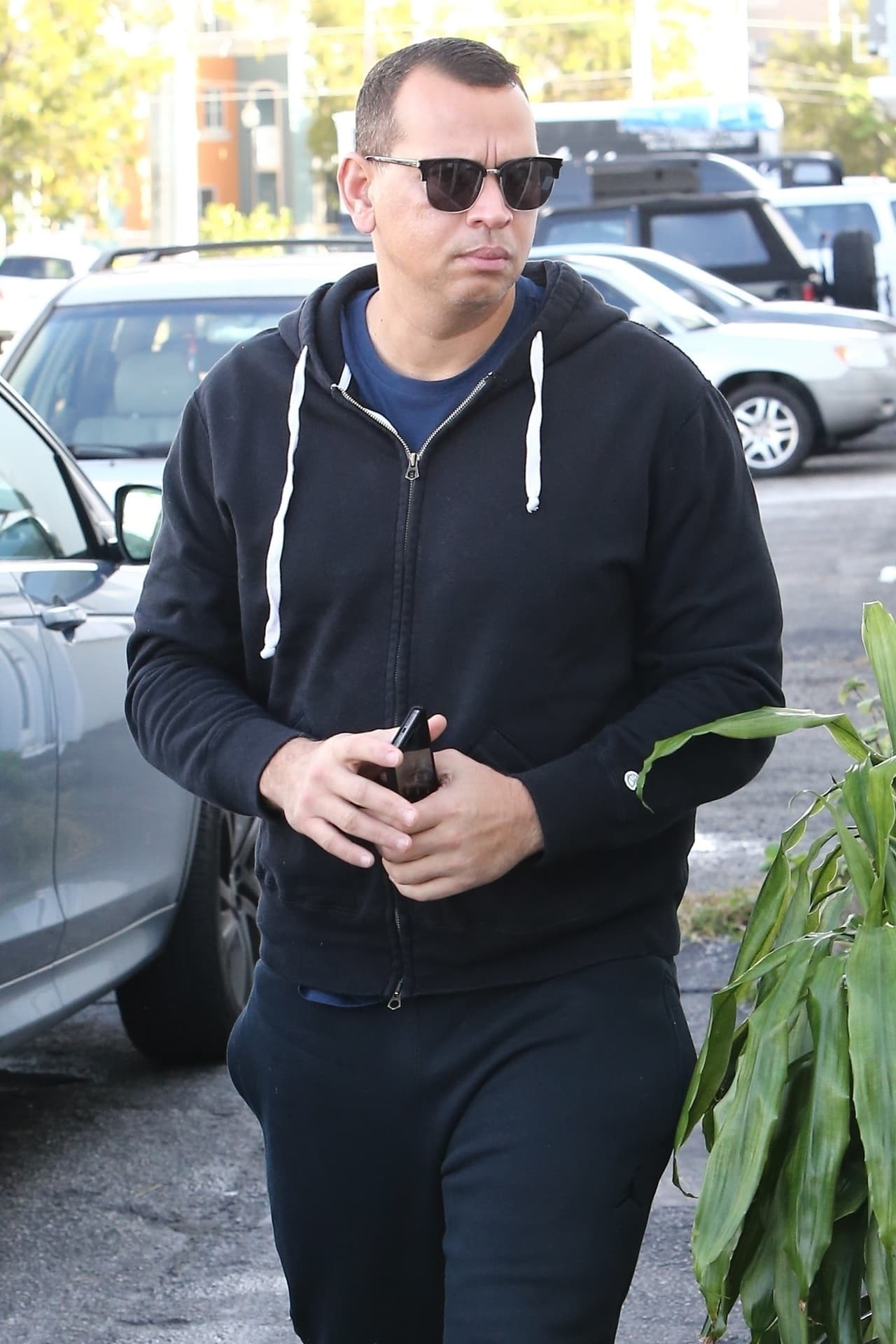 Hasta su prometido, el siempre sonriente 
<b>Alex Rodríguez</b>, se ha visto agotado.