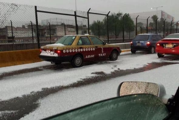 Las autoridades capitalinas recomendaron a los automovilistas manejar con precaución. Imagen tomada de Twitter.