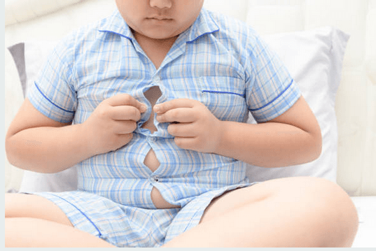 Epidemia de obesidad infantil empeoró en la pandemia: estos 8 consejos te ayudarán a cuidar el menú en casa