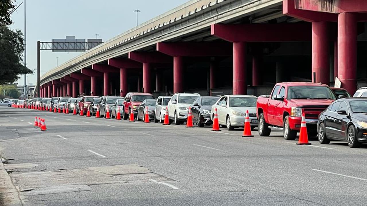 El
<b><a href="https://www.univision.com/local/houston-kxln/se-lleva-a-cabo-el-super-feast-del-dia-de-accion-de-gracias-este-ano-fotos">Super Feast</a></b> se lleva a cabo en Houston desde hace 43 años y está considerado el evento de
<b><a href="https://www.univision.com/local/houston-kxln/se-lleva-a-cabo-el-super-feast-del-dia-de-accion-de-gracias-este-ano-fotos">distribución de comida </a></b>más grande de Texas.
<br>