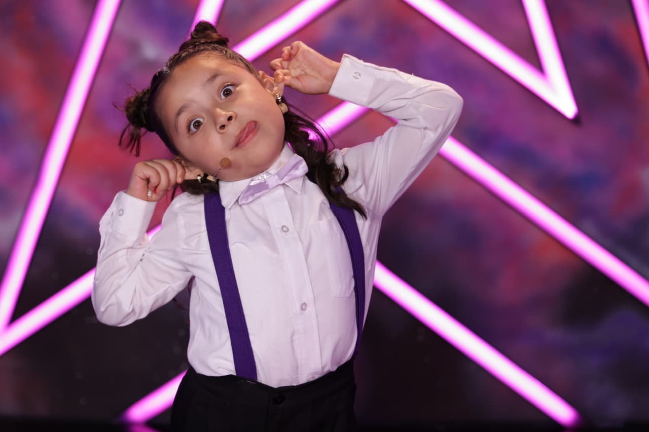 Con seis años de edad y directo de la Ciudad de México, la pequeña Arly conquistó a consejeros y público con su chispa y ocurrencias. Su sueño es tener una gran estética en la que su mamá pueda trabajar y reciba a muchos clientes.