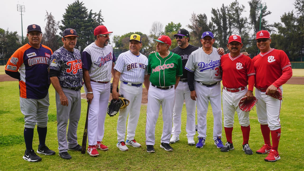 AMLO empata con equipo comandado por Fernando Valenzuela