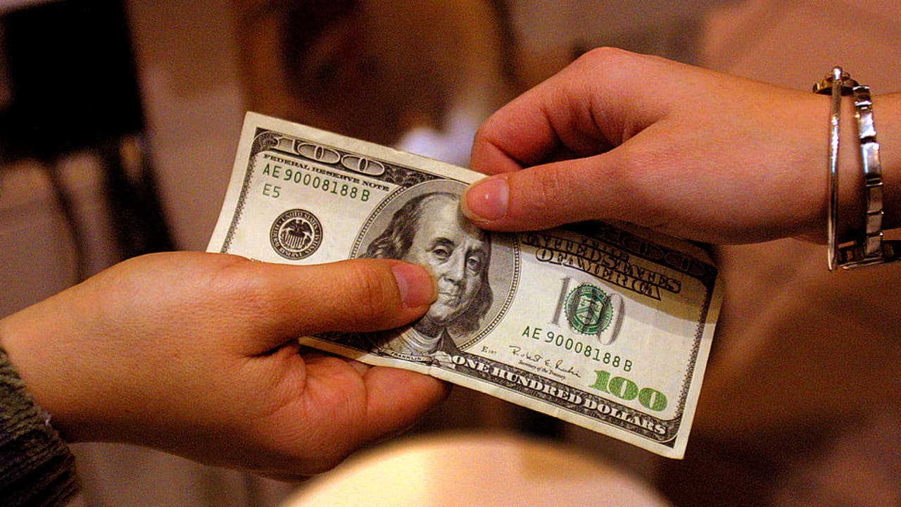 El proceso de solicitud vence este 
<b>sábado 18 de diciembre.</b> Solo se reciben solicitudes nuevas, por lo que si ya lo solicitaste anteriormente (aún si fuiste rechazado) no podrás volver a hacerlo. Quienes sean seleccionados obtendrán recursos para pagar hasta 15 meses de rentas vencidas.