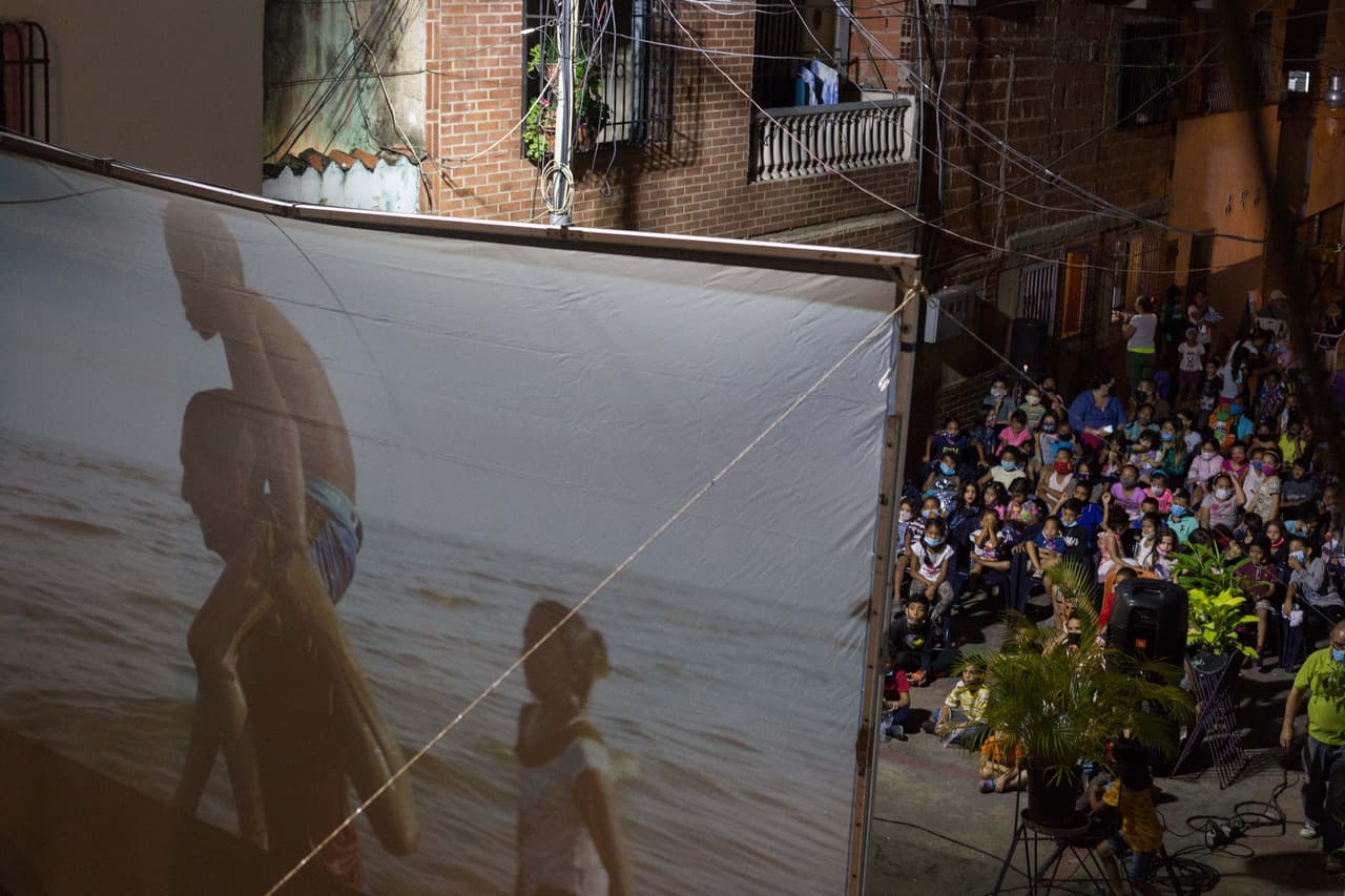 Flores de loto: la resistencia venezolana ante la dictadura chavista